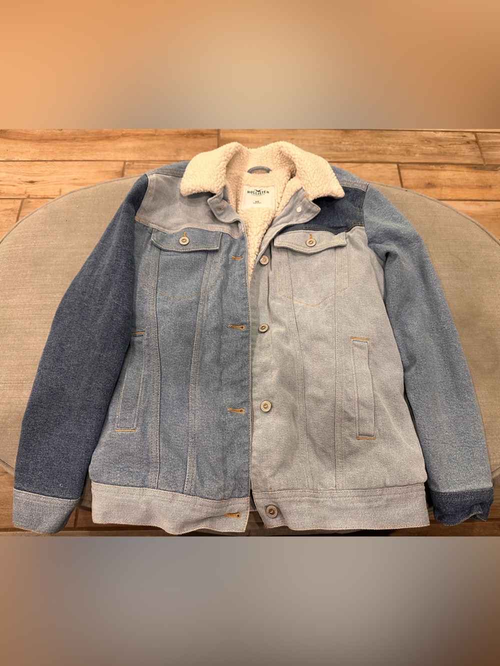 Hollister Sherpa-Lined Two-Tone Denim Jacket — XS — New without tags